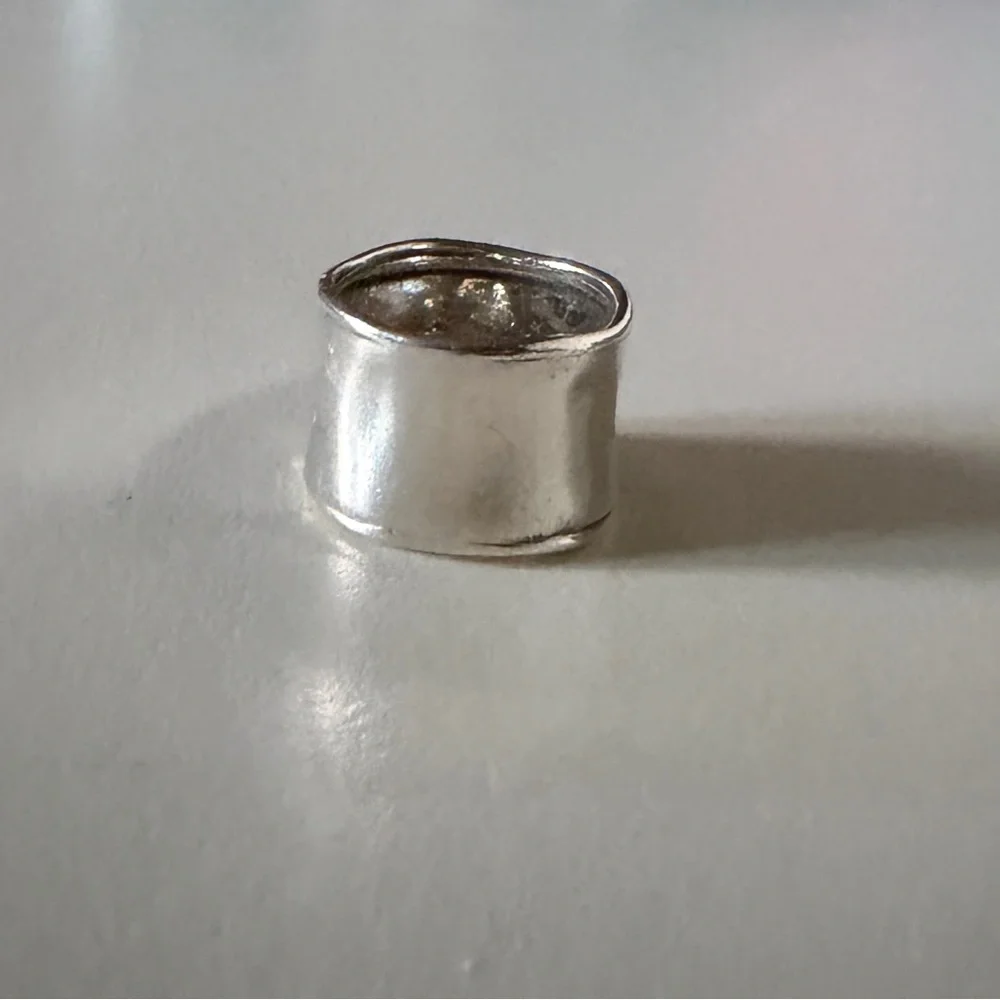 Silpada .925 Sterling Silver Hammered Cuff Ring, Size 8 - Picture 4 of 5